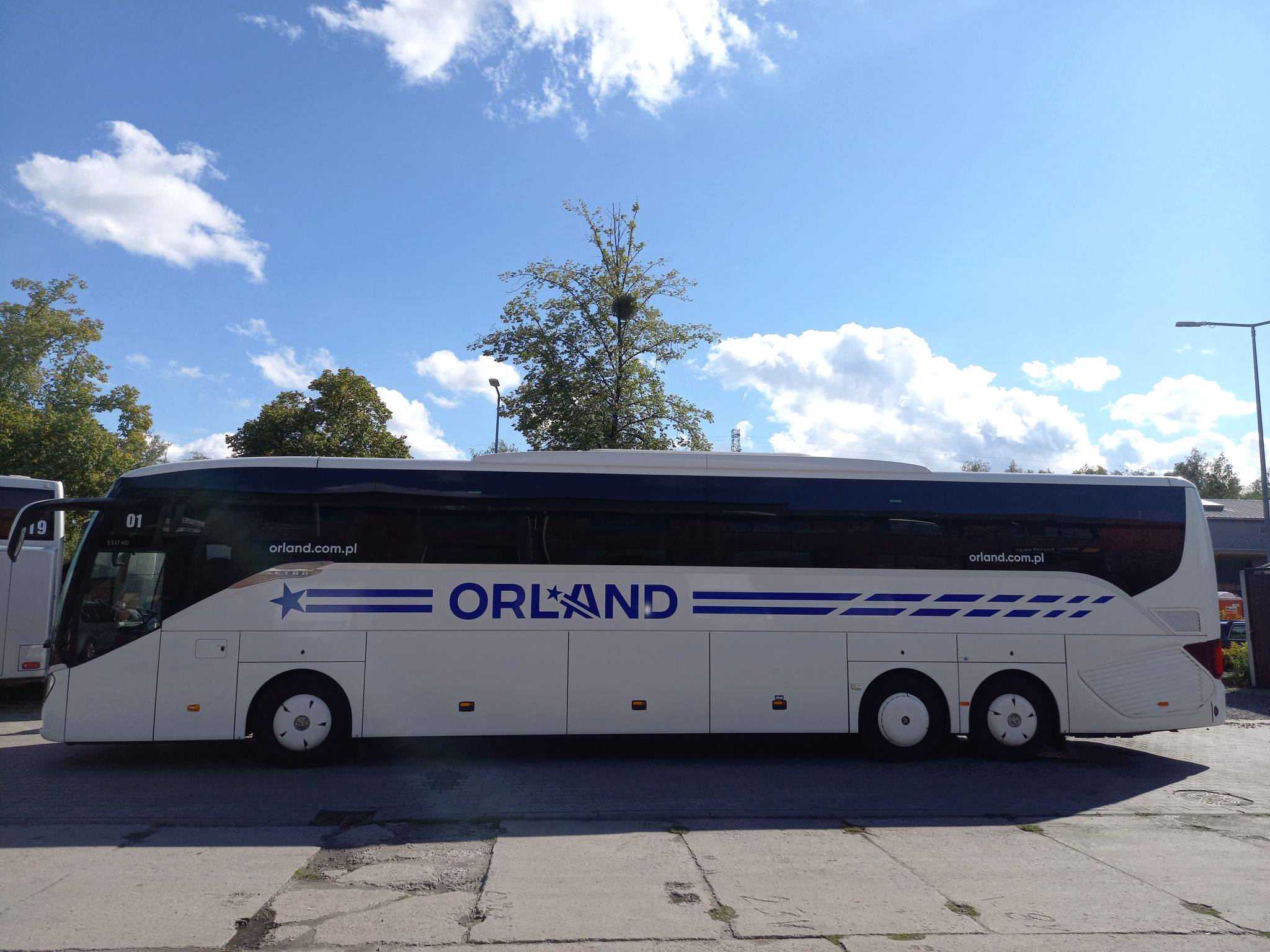 Weißer Orland Reisebus für Gruppenreisen