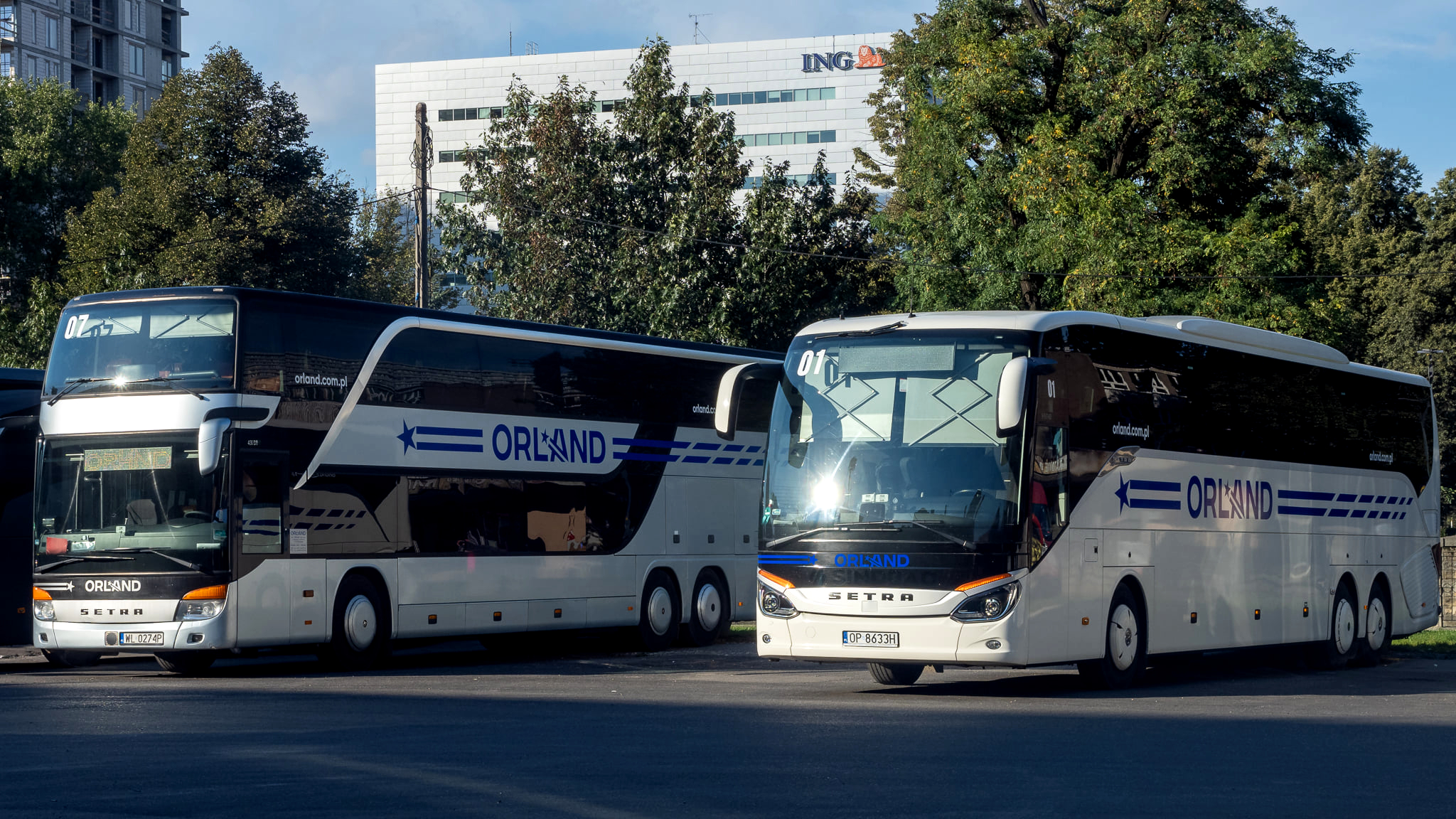 Zwei Setra Reisebusse von Orland für Gruppenreisen